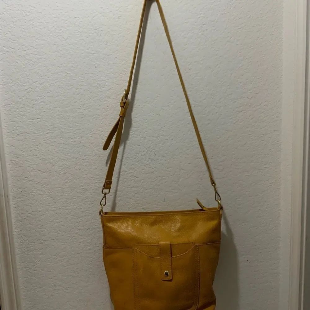 Tommy Bahama Pebbled Leather yellow handbag organizer
